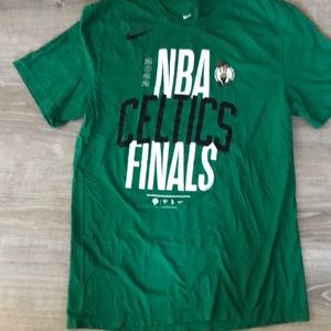 Men’s Nike T-shirt size medium like new Celtics